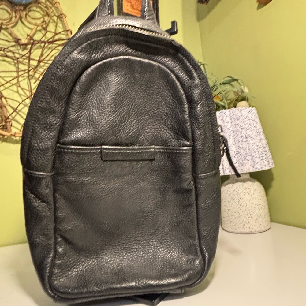 Marc By Marc Jacobs Black Leather Crossback